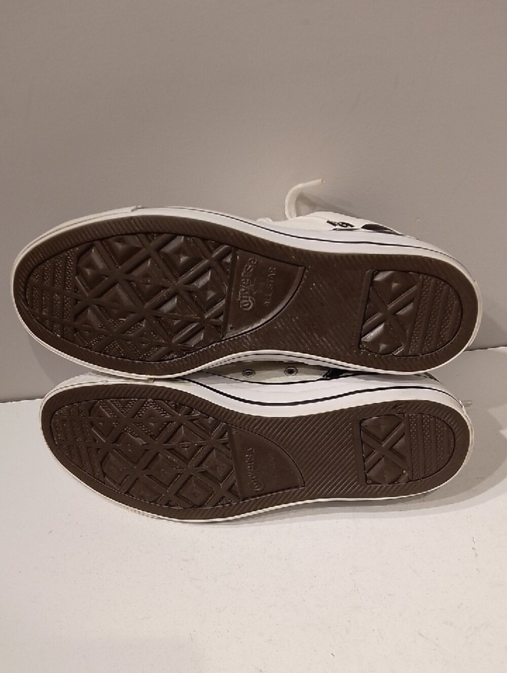Converse White Low-Top Canvas Sneakers with Black Accents - Picture 7 of 7
